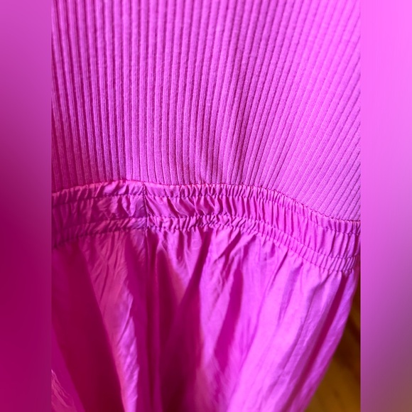 GAP Textured Crinkle Midi Dress in Budding Pink, NWT - Picture 3 of 7